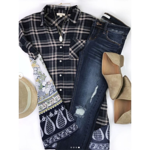 Oversized Plaid Shirt w/ boho pattern on back - Picture 4 of 8